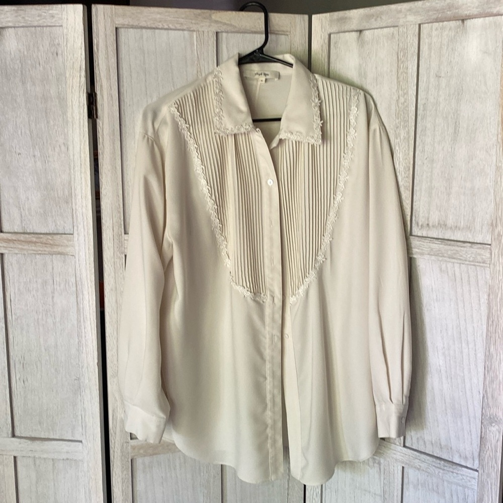 Simple Retro cream dress top with floral detail